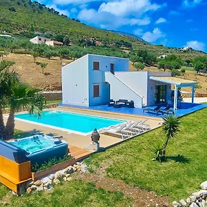 Ananda Scopello (Sicily)